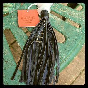 3/10$ Black tassle hook with E on chain